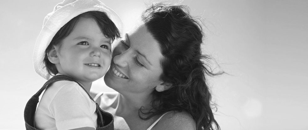 Hình ảnh người mẹ với con của cô ấy